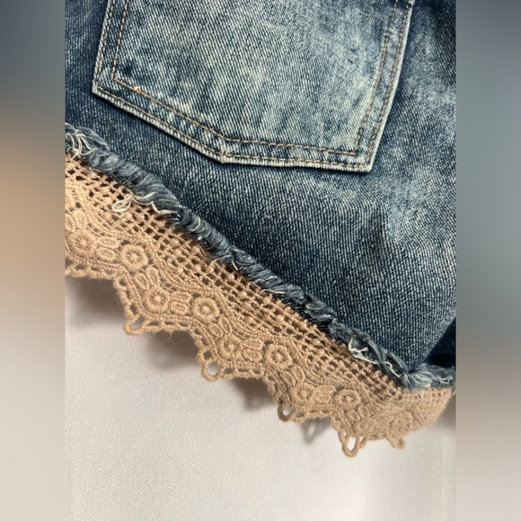 Free people denim shorts with crochet - Picture 8 of 8